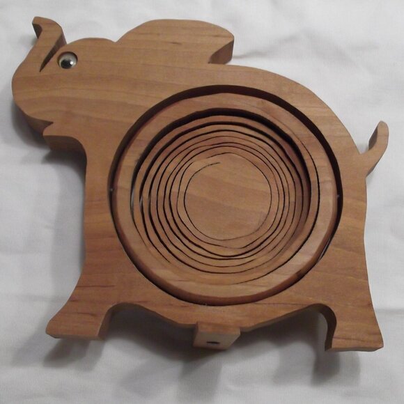 𝅺Vintage Collapsible Spiral Cut Wooden Basket or Trivet - Elephant Shape - Picture 1 of 4
